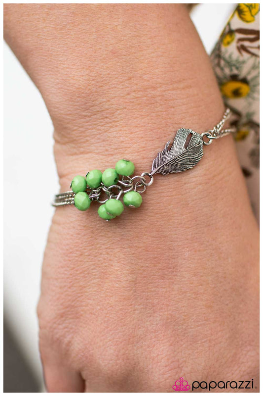 Pulsera Paparazzi ~ So Fly - Verde