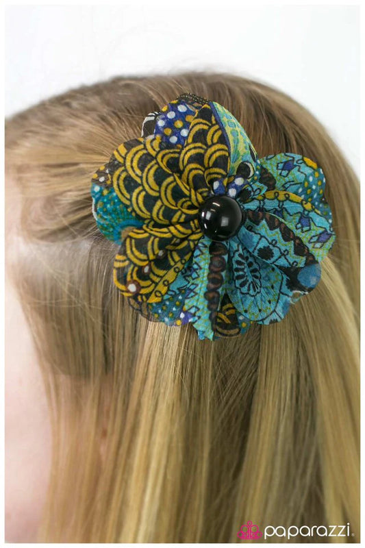 Accesorios para el cabello de los paparazzi: de la pobreza a la riqueza, en azul