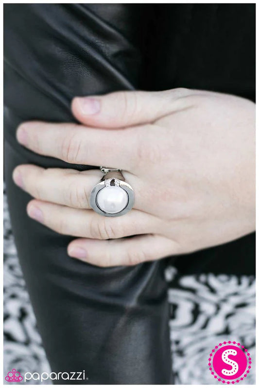 Paparazzi Ring ~ Pearl Paradise - White