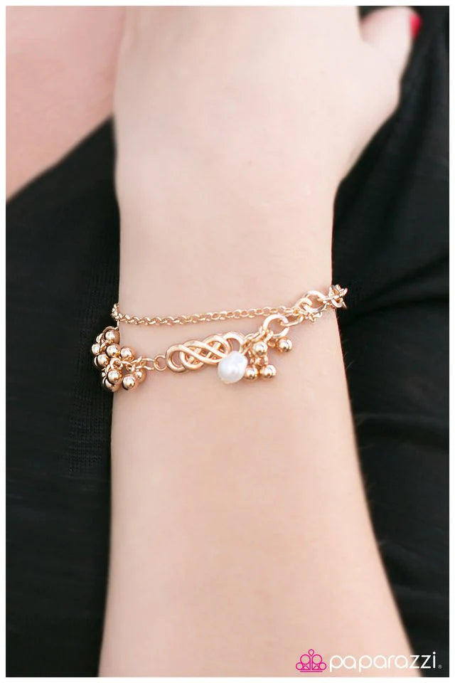 Pulsera Paparazzi ~ All Dressed Up - Oro