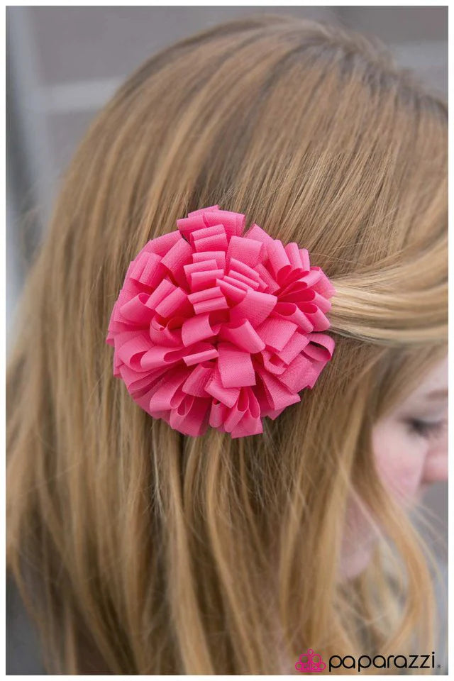 Accesorios para el cabello de paparazzi ~ Mueve tu pompón - Rosa