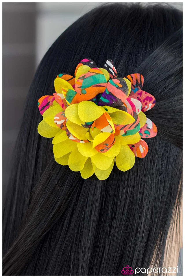 Accesorios para el cabello de Paparazzi ~ Pasándolo genial - Amarillo