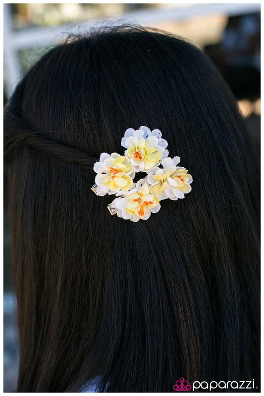 Accesorios para el cabello de Paparazzi ~ Strawberry Fields Forever - Amarillo