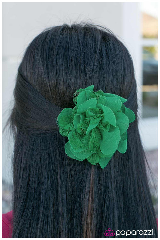 Accesorios para el cabello Paparazzi ~ Nacidos y criados - Verde