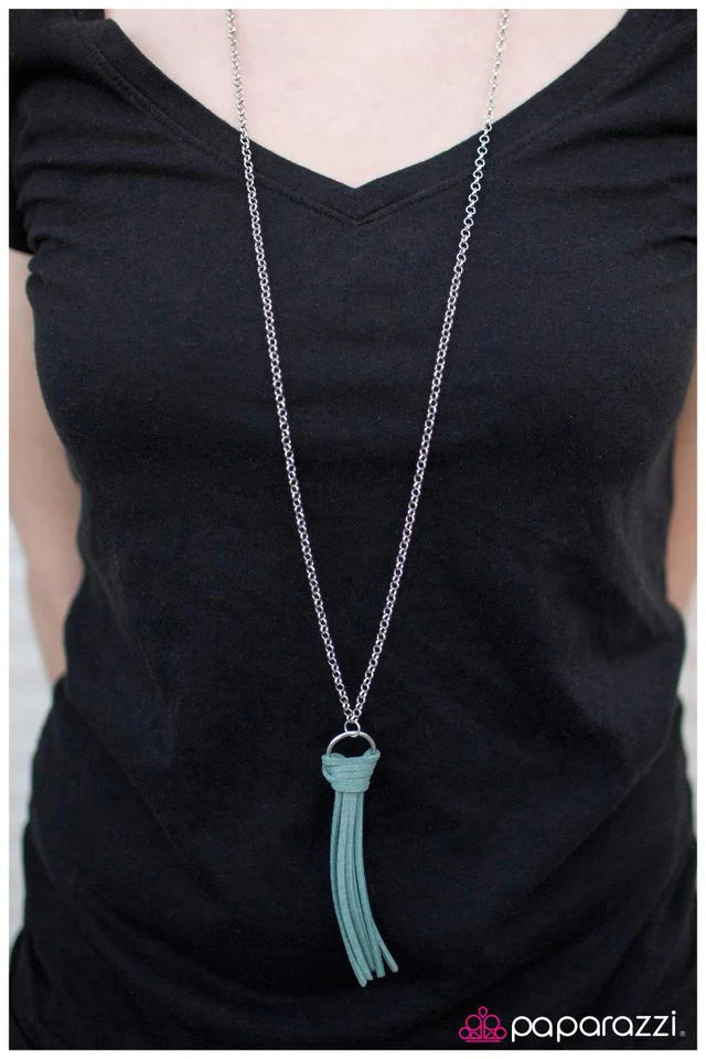 Collar Paparazzi ~ FRINGE con Beneficios - Azul