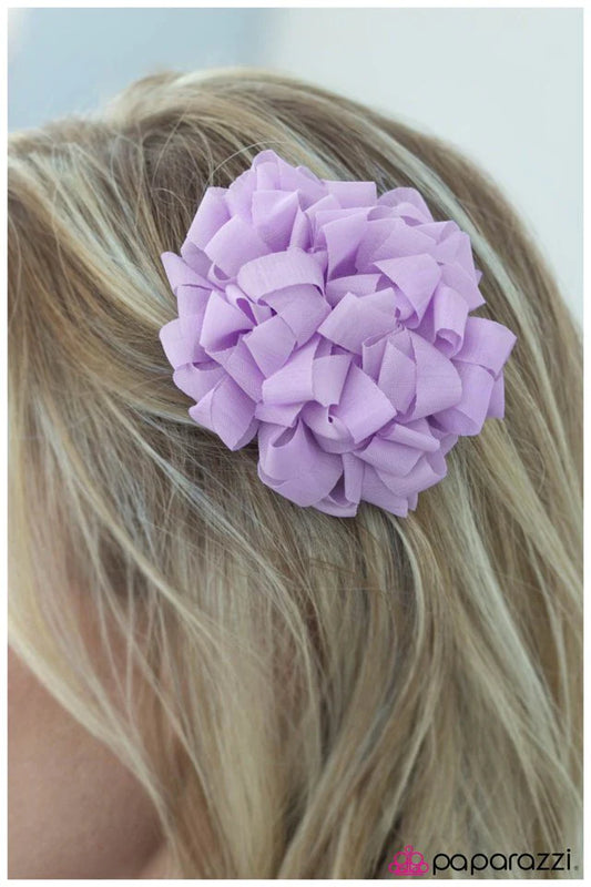 Accesorios para el cabello de paparazzi ~ Mueve tu pompón - Púrpura