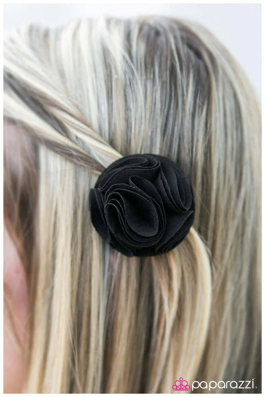 Paparazzi Hair Accessories ~ Kiss And Tell - Black