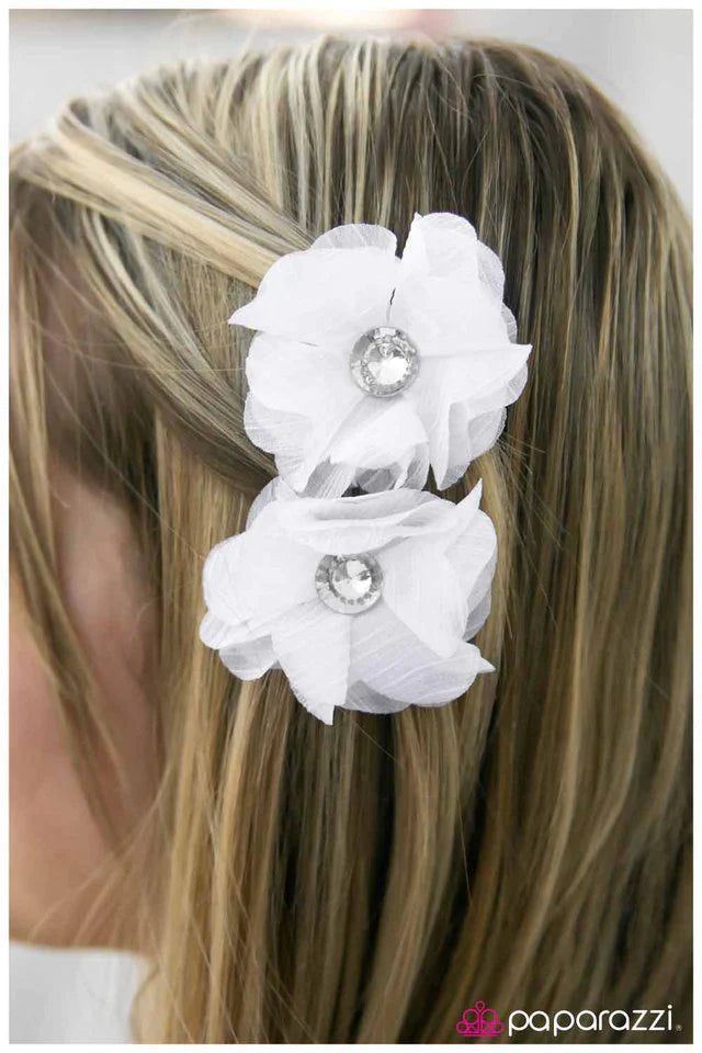 Accesorios para el cabello de Paparazzi ~ Love Ballad - Blanco