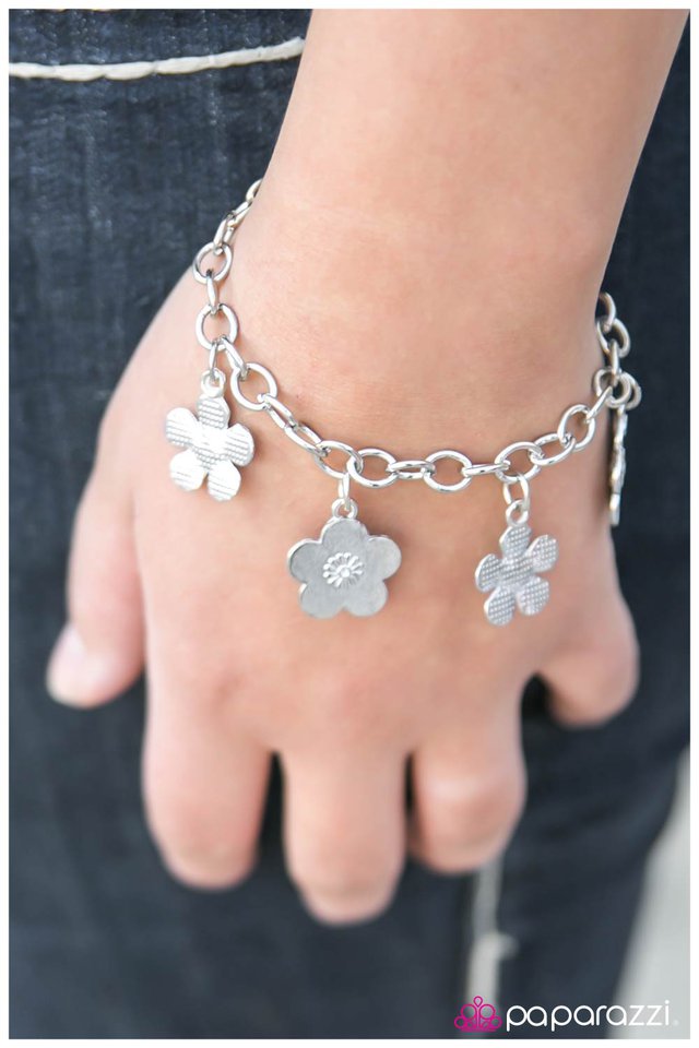 Paparazzi Bracelet ~ Flower Delivery - Silver