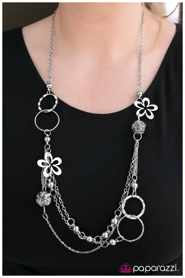 Paparazzi Necklace ~ Shake It Up - Silver