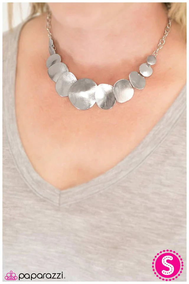 Collar Paparazzi ~ Artista GLAM - Plata