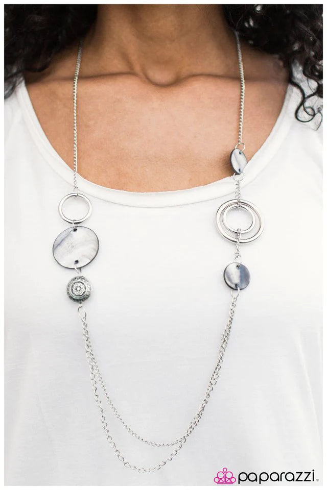 Collar Paparazzi ~ Hundirse o nadar - Plata