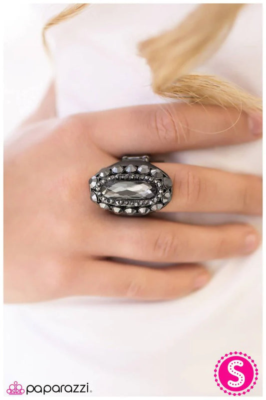 Paparazzi Ring ~ Its Good to be Queen - Black