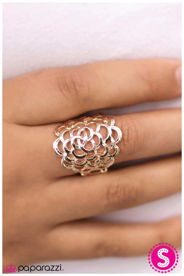 Anillo Paparazzi ~ Piensa en cosas felices - Oro