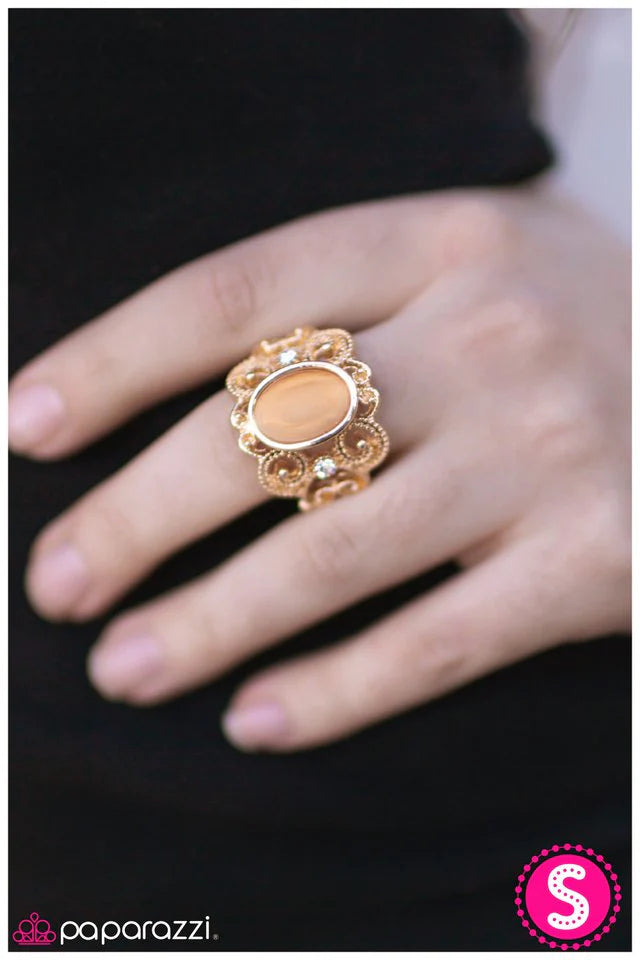 Anillo Paparazzi ~ Encuentra tu zapatilla de cristal - Oro