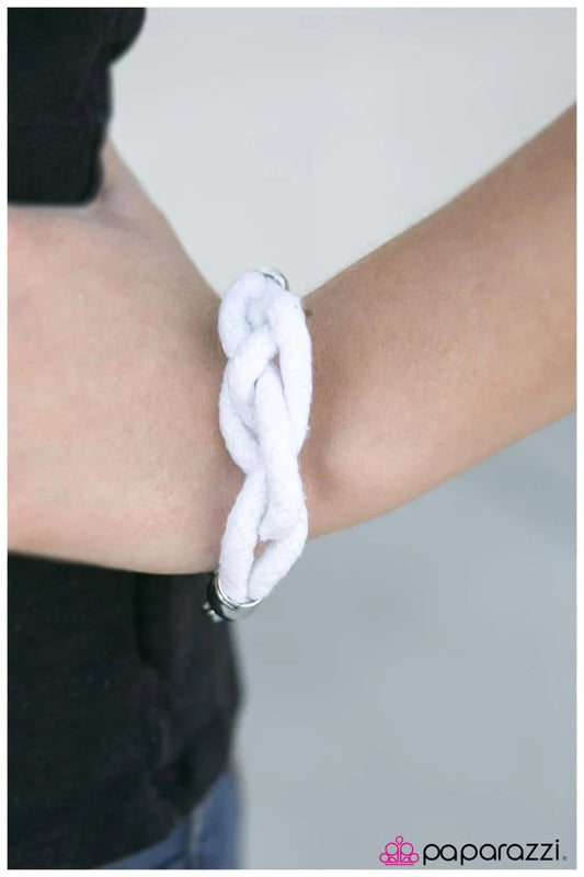 Pulsera Paparazzi ~ Estilo KNOT-tical - Blanco