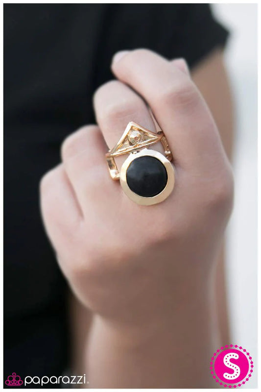 Paparazzi Ring ~ Whats Your Point? - Black