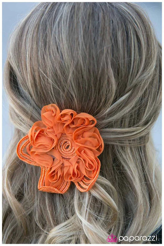 Accesorios para el cabello de Paparazzi ~ Adiós beso - Naranja