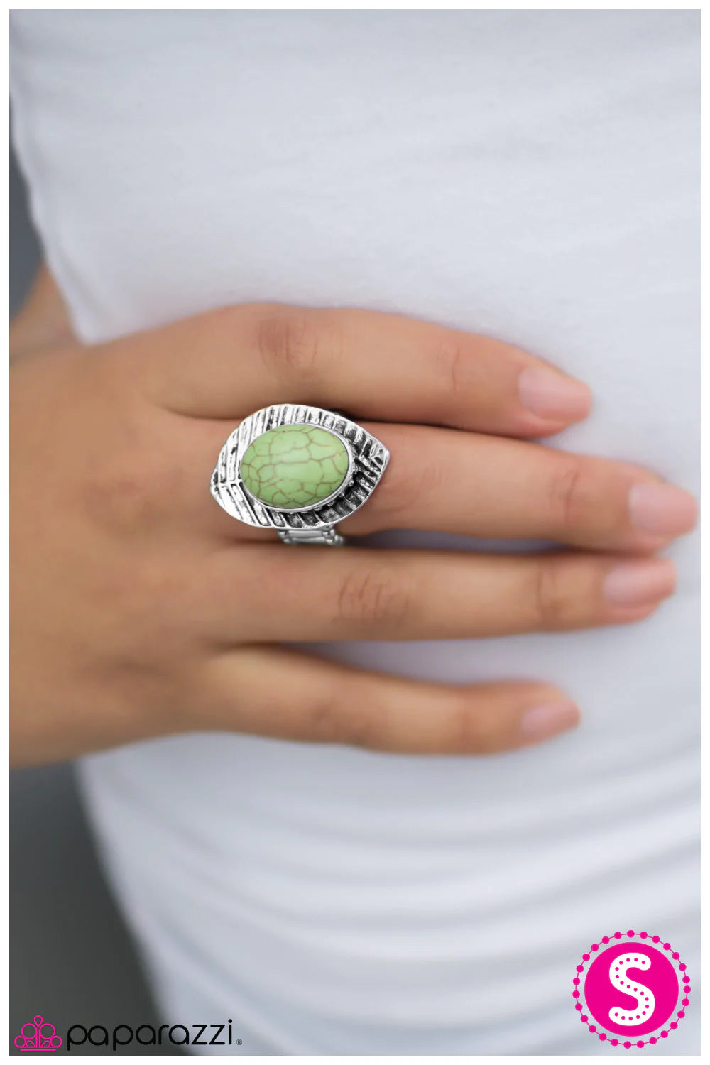 Anillo Paparazzi ~ LEAF No Stone Unturned - Verde