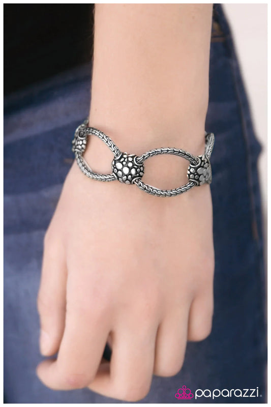 Pulsera Paparazzi ~ Safari Park - Plata