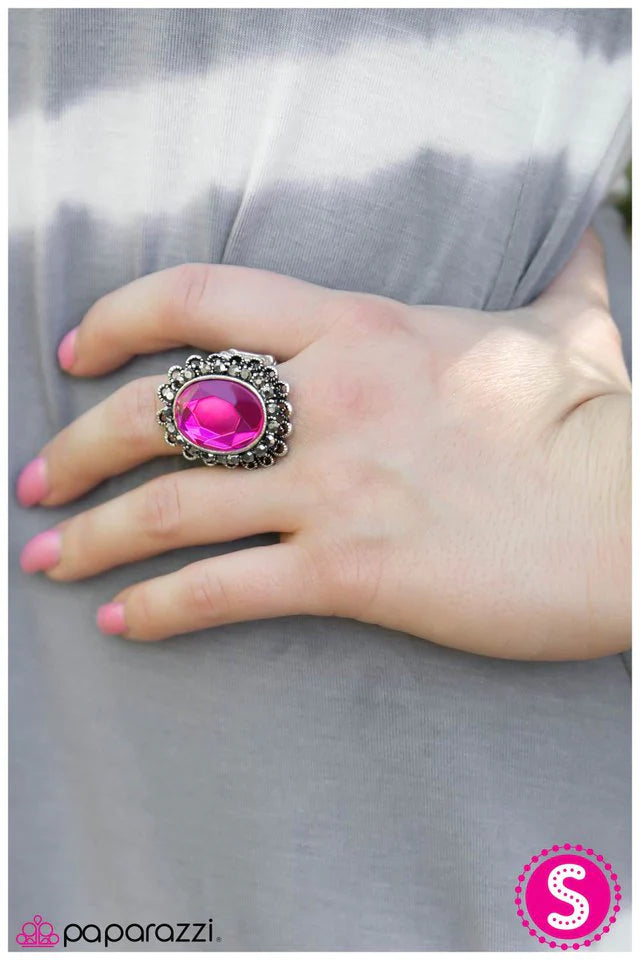 Anillo Paparazzi ~ Reina del Castillo - Rosa