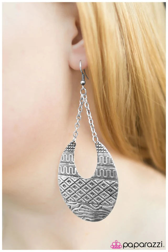 Paparazzi Earring ~ GEO-ing Out In Style - Silver