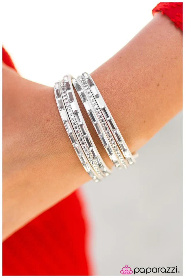 Paparazzi Bracelet ~ A GLITZY Pleasure - White