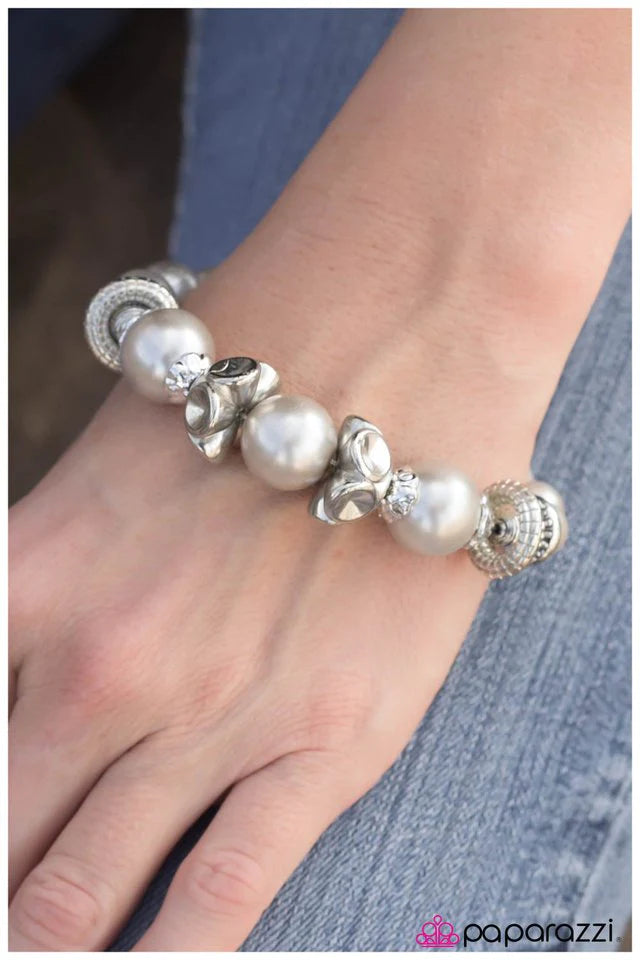 Pulsera Paparazzi ~ Paseo en góndola - Plata