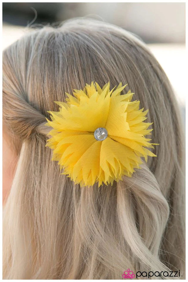 Accesorios para el cabello de Paparazzi ~ Quiero ser dentado - Amarillo