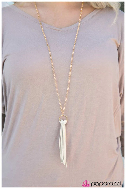 Collar Paparazzi ~ FRINGE con Beneficios - Oro