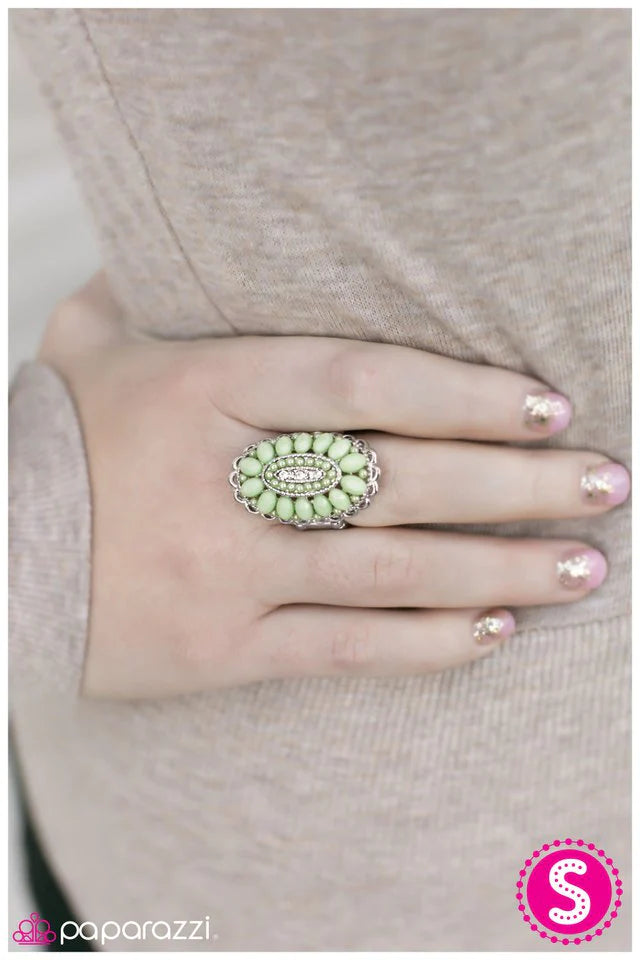 Anillo Paparazzi ~ Queen BEAD - Verde