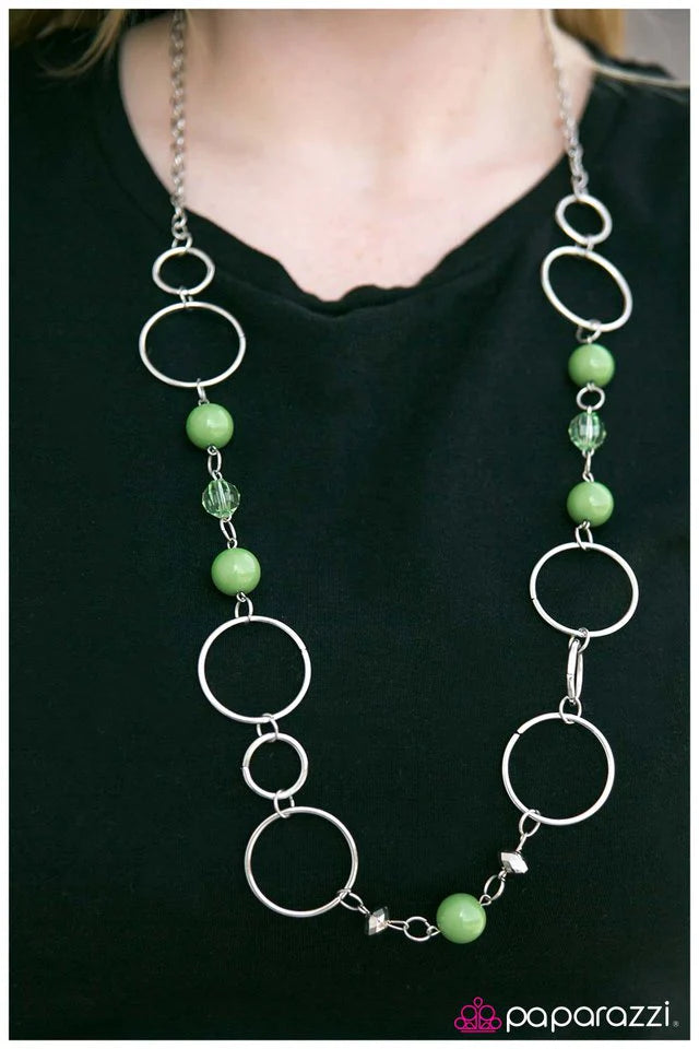 Collar Paparazzi ~ Keeping Up With The Joneses - Verde
