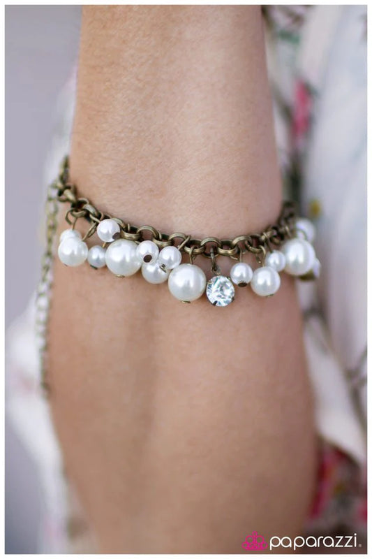 Pulsera Paparazzi ~ Sr. y Sra. - Blanco