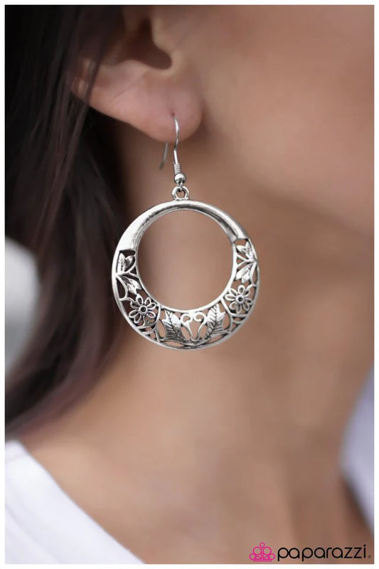 Paparazzi Earring ~ Villa Gardens - Silver