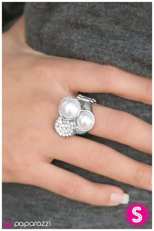 Anillo Paparazzi ~ Glam Bomb - Blanco