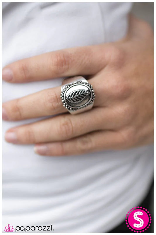 Paparazzi Ring ~ What a Re-LEAF - Silver