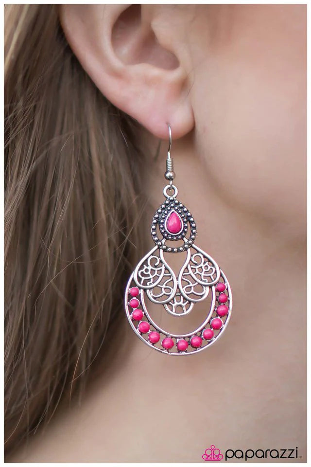 Paparazzi Earring ~ Best Of Bali - Pink