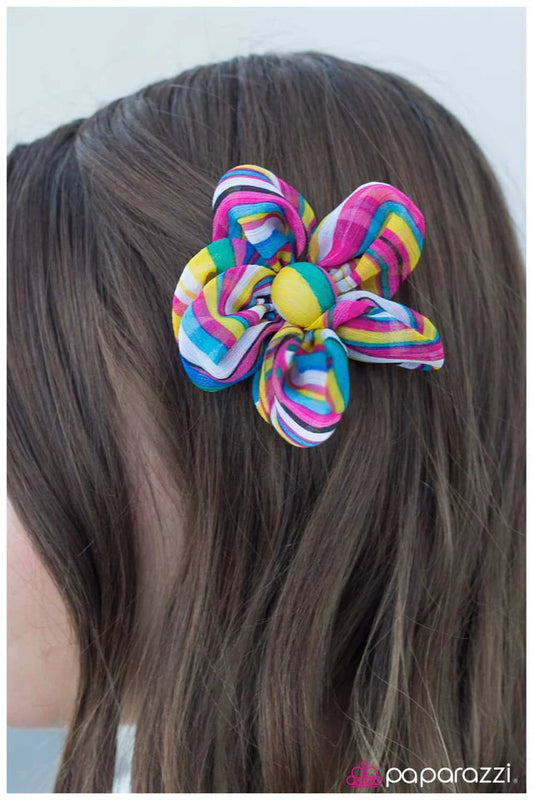 Accesorios para el cabello de Paparazzi ~ Este solía ser mi patio de juegos - Amarillo