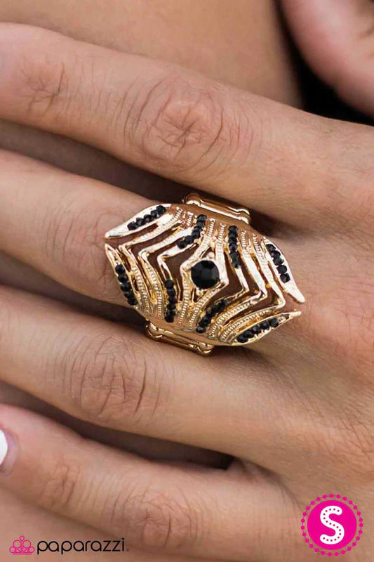 Paparazzi Ring ~ En Garde - Gold