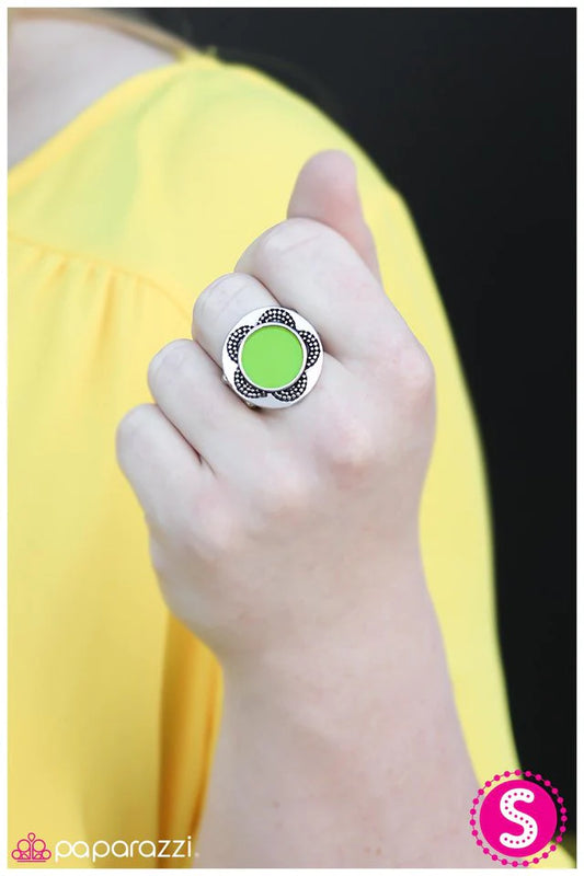 Anillo Paparazzi ~ Una disposición soleada - Verde