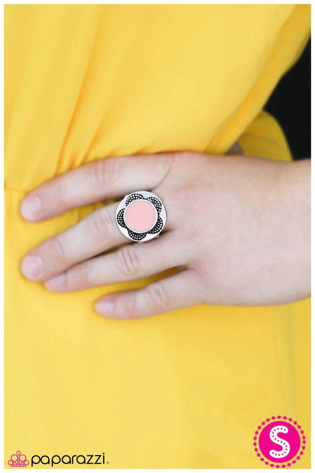 Anillo Paparazzi ~ Una disposición alegre - Rosa