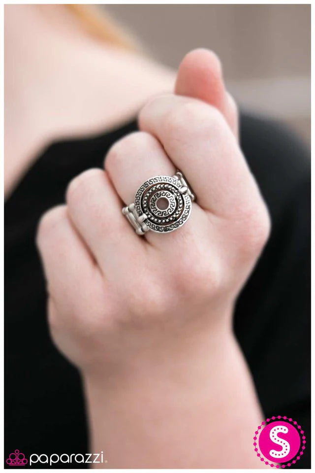 Anillo Paparazzi ~ Easy Target - Plata