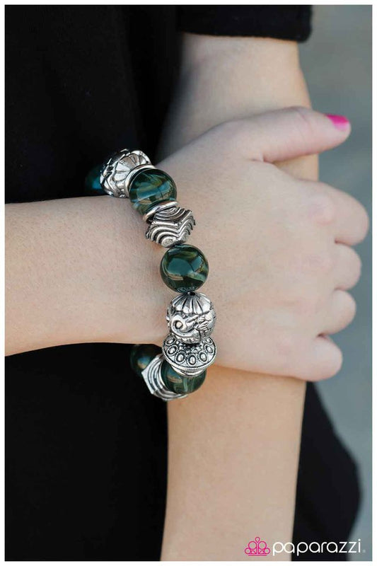 Pulsera Paparazzi ~ Un lugar maravilloso - Verde