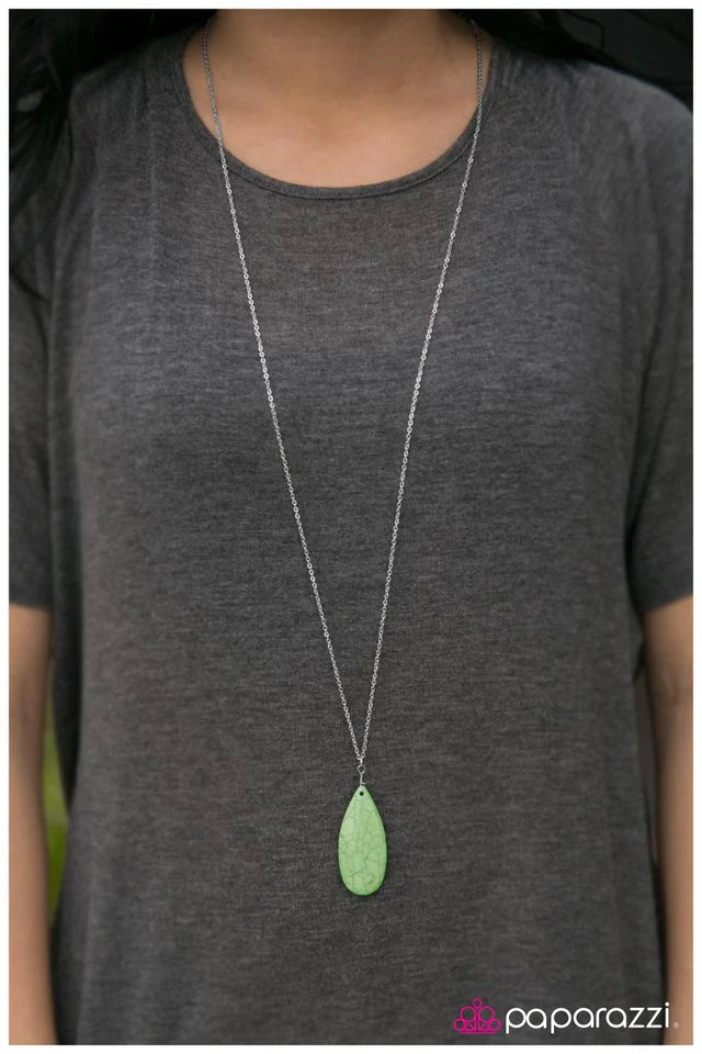 Collar Paparazzi ~ Stone River - Verde