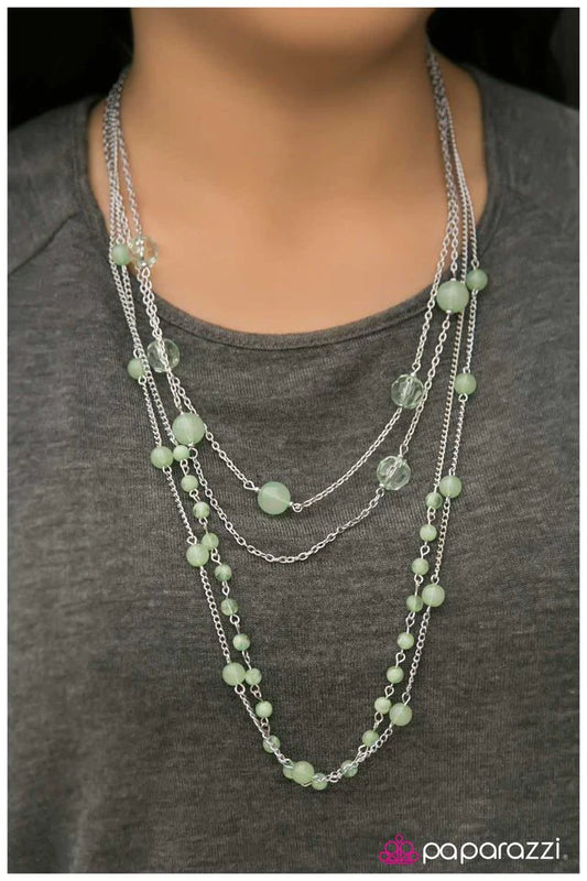 Collar Paparazzi ~ Imperfecciones Imperfectas - Verde