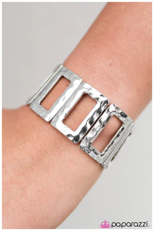 Pulsera Paparazzi ~ Imagen congelada - Plata