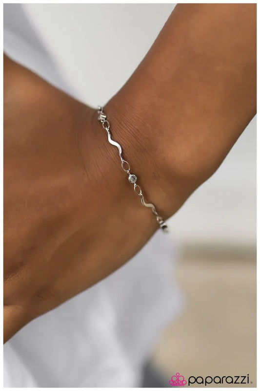 Pulsera Paparazzi ~ City Sightseeing - Plata