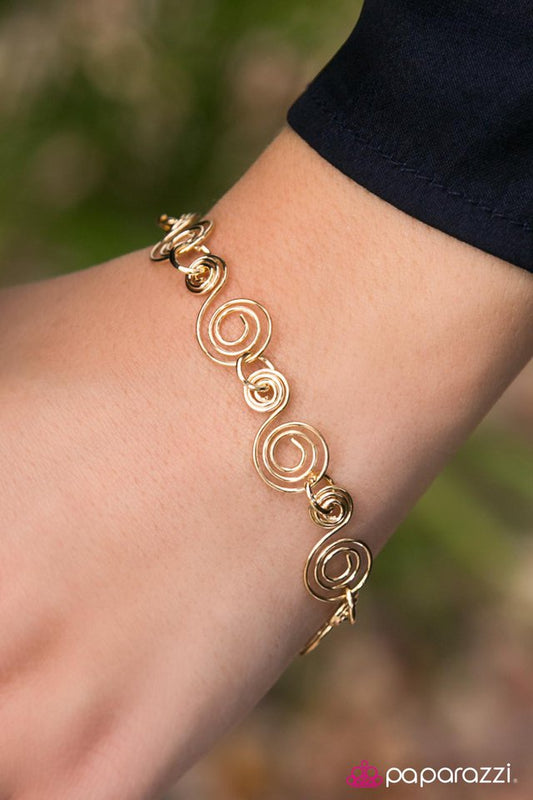 Pulsera Paparazzi ~ Solo quiero girar - Oro