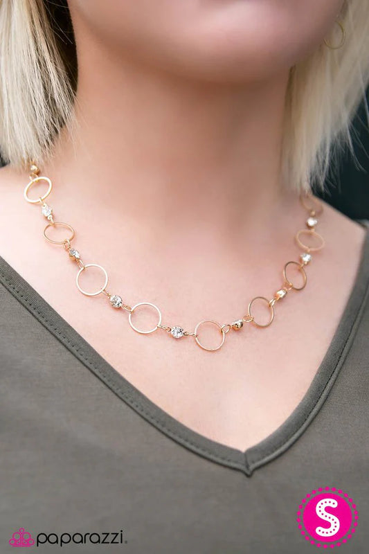 Collar Paparazzi ~ Nombre iluminado - Dorado