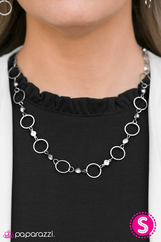 Collar Paparazzi ~ Nombre iluminado - Blanco